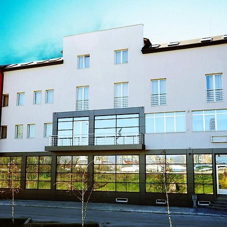 Garni Hotel Crystal Ice Ni Exterior foto