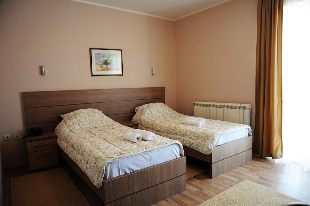 Garni Hotel Crystal Ice Ni Exterior foto