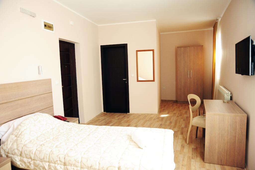 Garni Hotel Crystal Ice Ni Habitación foto